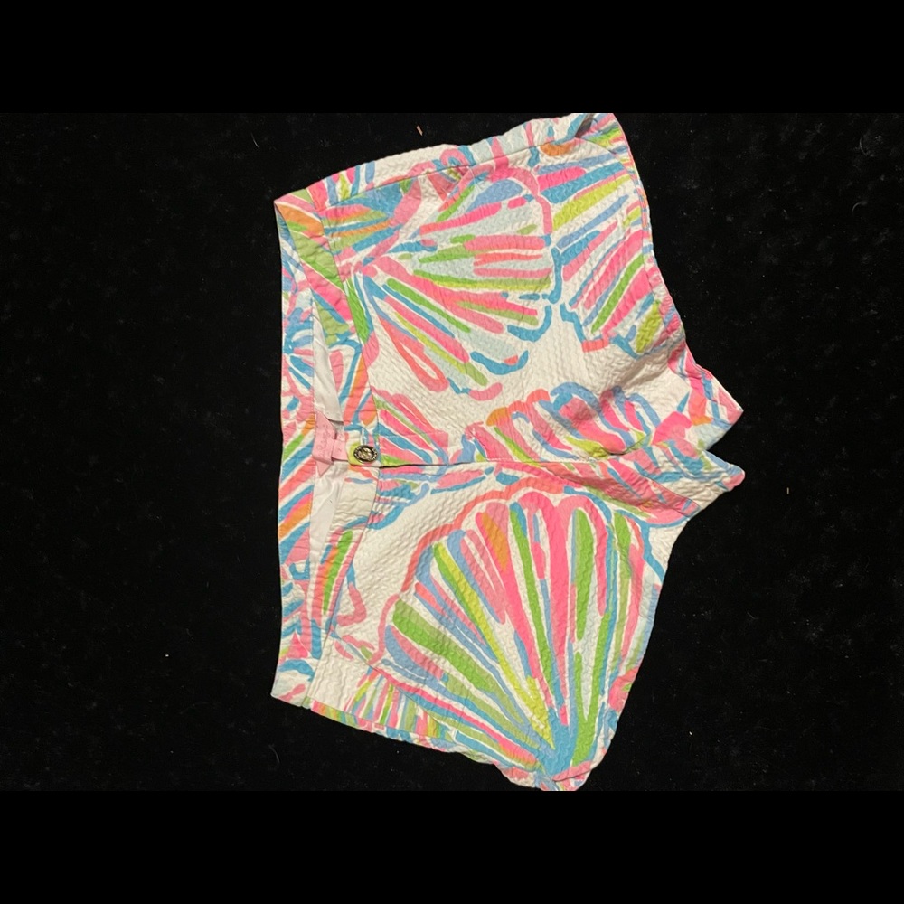 Lilly Pulitzer shorts size 2. Pet and smoke free home